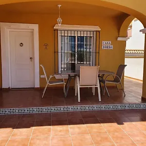 Lovely 3-bed House In Сasa de vacaciones